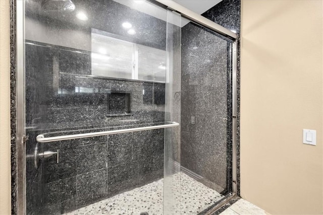 7566 Fox Trl, Yucca Valley, CA 92284 - bathroom featuring a shower stall