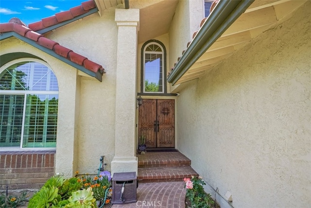 entrance to property featuring stucco siding
