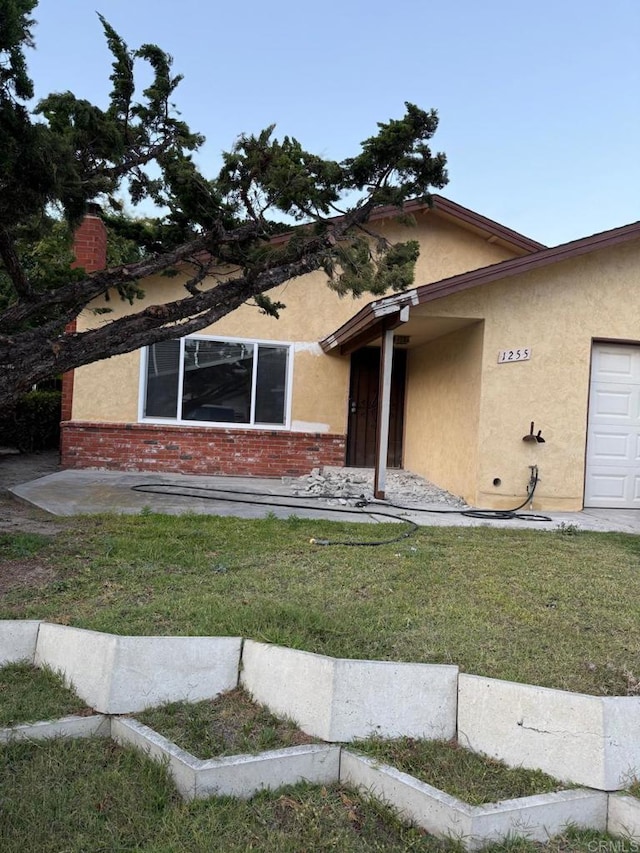 1255 Pecan Pl, Chula Vista, CA 91911 - view of front of home featuring stucco siding, a front yard, and brick siding