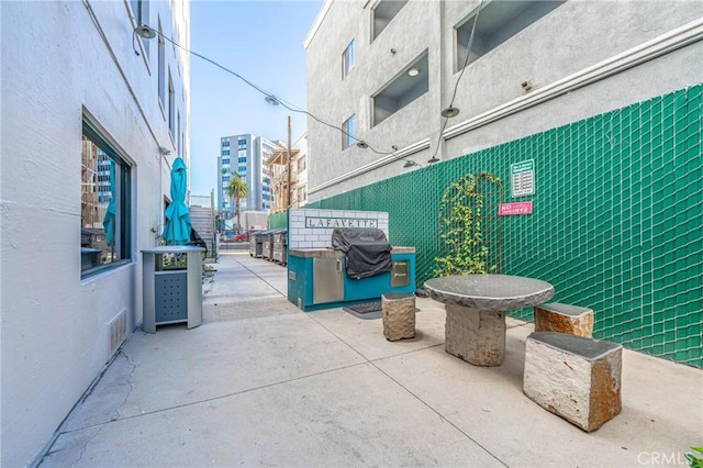 140 Linden Ave Unit 615, Long Beach, CA 90802 - view of property's community featuring a patio