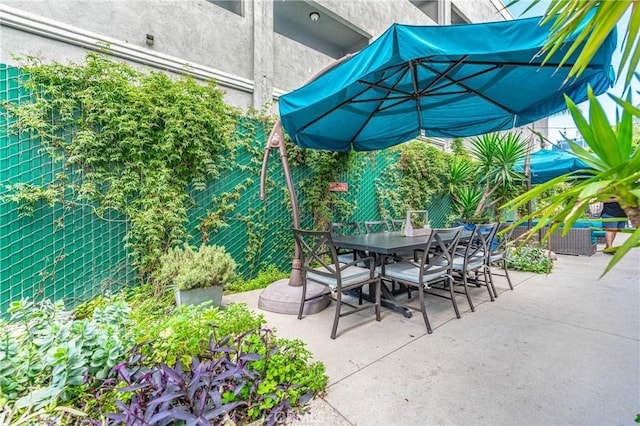 140 Linden Ave Unit 615, Long Beach, CA 90802 - view of patio featuring outdoor dining area
