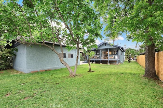 859 N Chester Ave, Pasadena, CA 91104 - view of yard with a sunroom