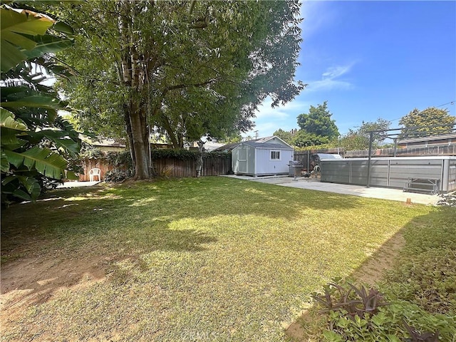551 W Walnut Ave, Monrovia, CA 91016 - view of yard featuring a patio area
