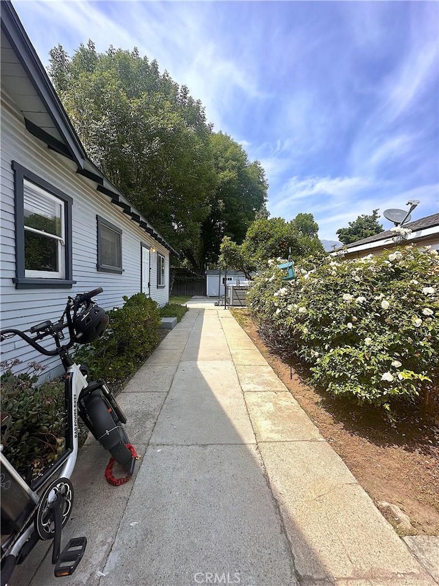551 W Walnut Ave, Monrovia, CA 91016 - view of yard