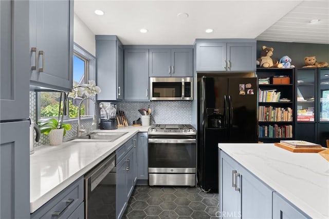 645 Griffith Way, Laguna Beach, CA 92651 - kitchen with appliances with stainless steel finishes, gray cabinetry, a sink, and recessed lighting