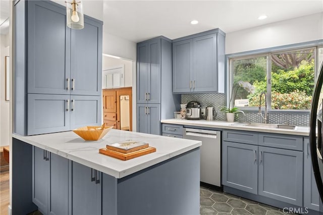645 Griffith Way, Laguna Beach, CA 92651 - kitchen featuring stainless steel dishwasher, gray cabinets, a sink, decorative backsplash, and a center island