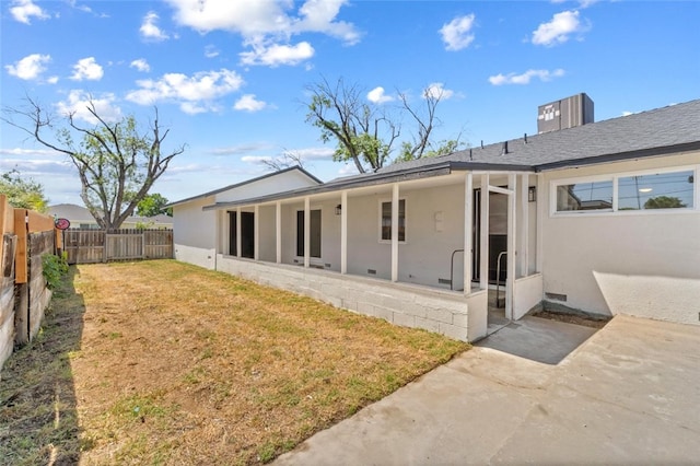 1935 N Mayfair Dr, Hanford, CA 93230 - rear view of property featuring a patio area and stucco siding