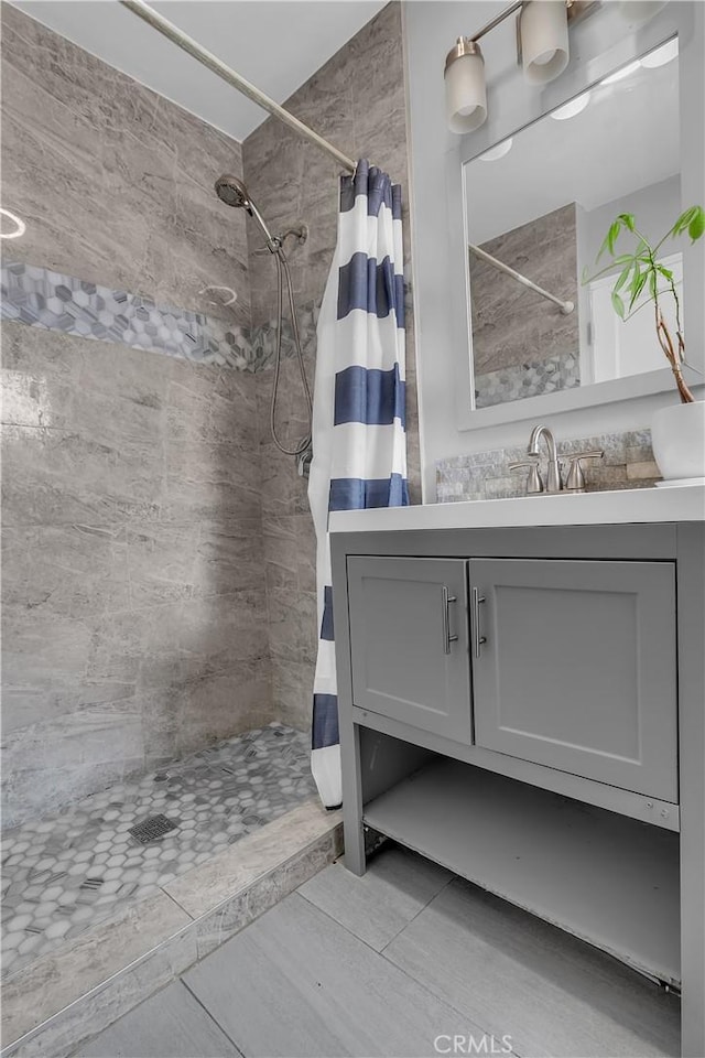 6038 Coke Ave, Long Beach, CA 90805 - full bath featuring tiled shower and vanity