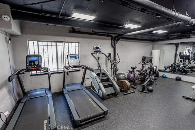 1115 S Elm Dr Unit 510, Los Angeles, CA 90035 - exercise room with concrete block wall