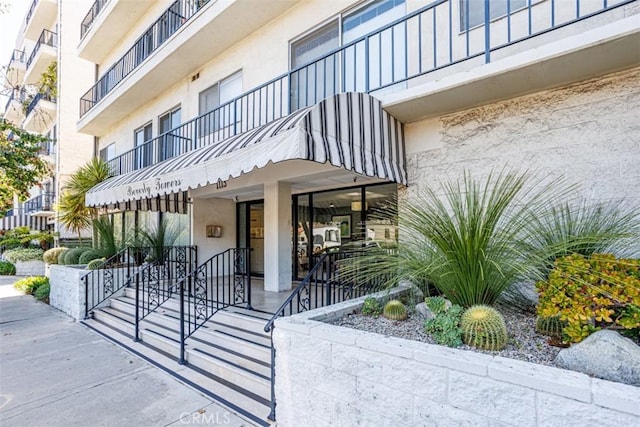 1115 S Elm Dr Unit 510, Los Angeles, CA 90035 - property entrance with stucco siding