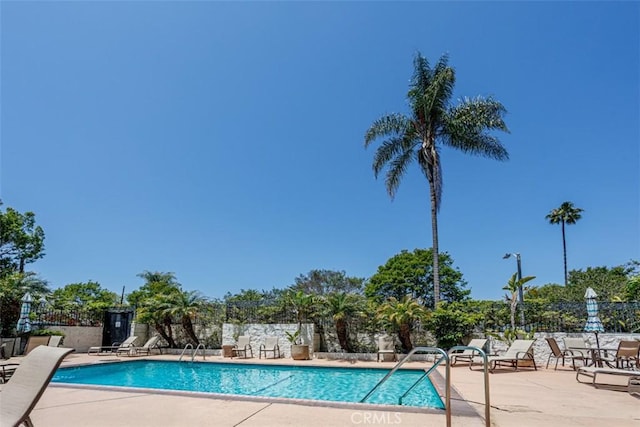 1115 S Elm Dr Unit 510, Los Angeles, CA 90035 - community pool featuring a patio area