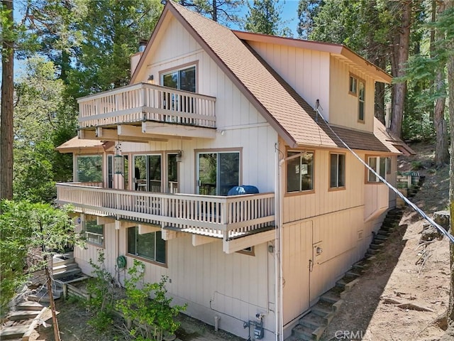 24571 Albrun Dr, Crestline, CA 92325 - rear view of property featuring a balcony and roof with shingles