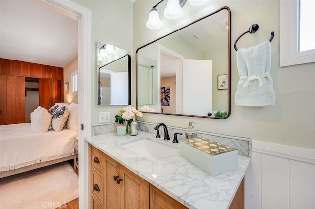 2511 Nipomo Ave, Long Beach, CA 90815 - ensuite bathroom featuring vanity and a decorative wall