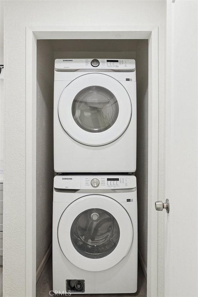 8825 Old Santa Rosa Rd, Atascadero, CA 93422 - laundry room with stacked washer and clothes dryer and baseboards