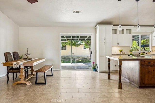 8825 Old Santa Rosa Rd, Atascadero, CA 93422 - dining area with baseboards