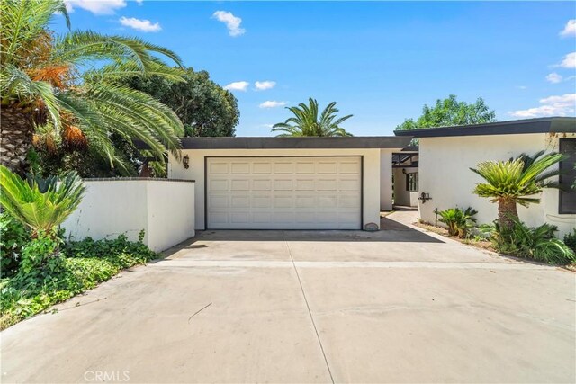 7008 Hawarden Dr, Riverside, CA 92506 - garage with fence