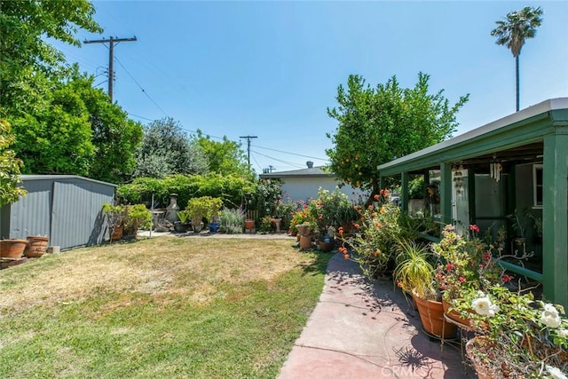 14719 Wyandotte St, Van Nuys, CA 91405 - view of green lawn