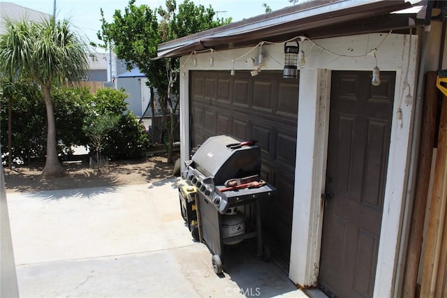 975 E Citrus St, Riverside, CA 92507 - view of garage