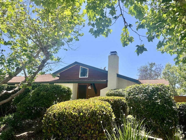 2041 Shadytree Ln, Encinitas, CA 92024 - view of side of home with a chimney