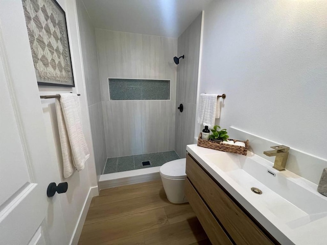 2041 Shadytree Ln, Encinitas, CA 92024 - full bath featuring a tile shower, wood finished floors, toilet, and vanity