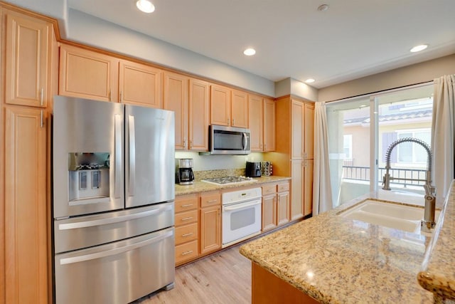 178 Via Montisi, Santee, CA 92071 - kitchen with stainless steel appliances, a sink, light brown cabinets, light wood-type flooring, and recessed lighting