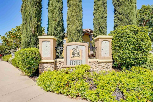 178 Via Montisi, Santee, CA 92071 - community / neighborhood sign featuring fence