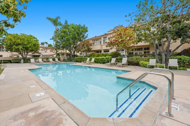 16054 Circa De Lindo, Rancho Santa Fe, CA 92091 - community pool featuring a patio area and a residential view