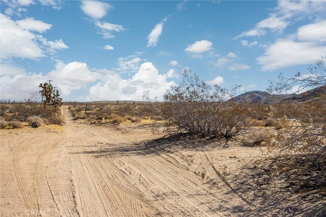 4 Burke Rd, Landers, CA 92285