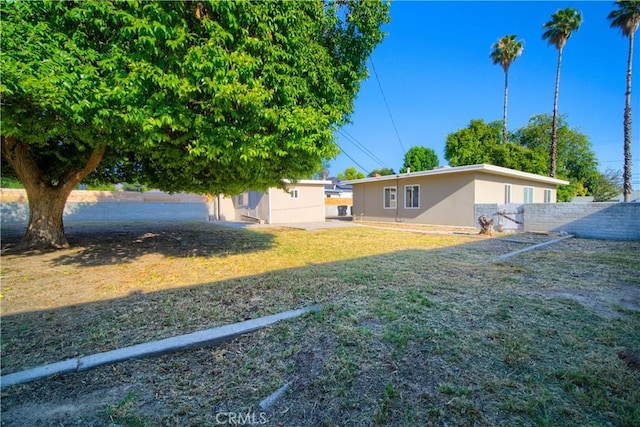 214 E Marshall Blvd, San Bernardino, CA 92404 - view of yard