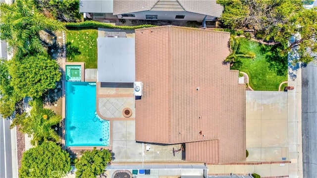 bird's eye view of a pool area