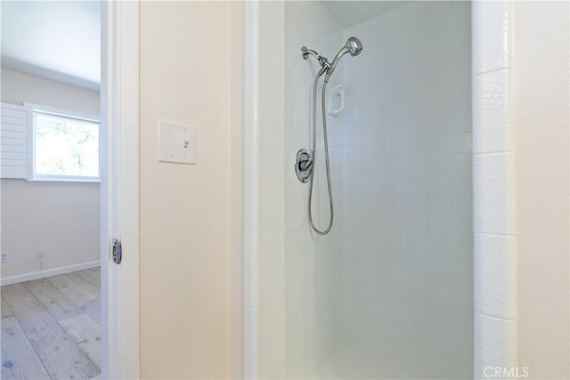 622 S Halcyon Rd, Arroyo Grande, CA 93420 - full bath featuring tiled shower and wood finished floors