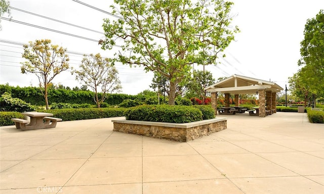 15561 Jasmine Pl, Tustin, CA 92782 - surrounding community with a gazebo and a patio area