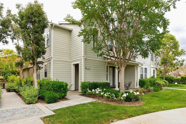 15561 Jasmine Pl, Tustin, CA 92782 - multi unit property featuring a front yard