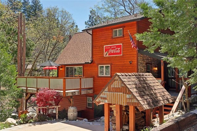 385 Iris Dr, Twin Peaks, CA 92391 - back of property featuring a shingled roof and a deck