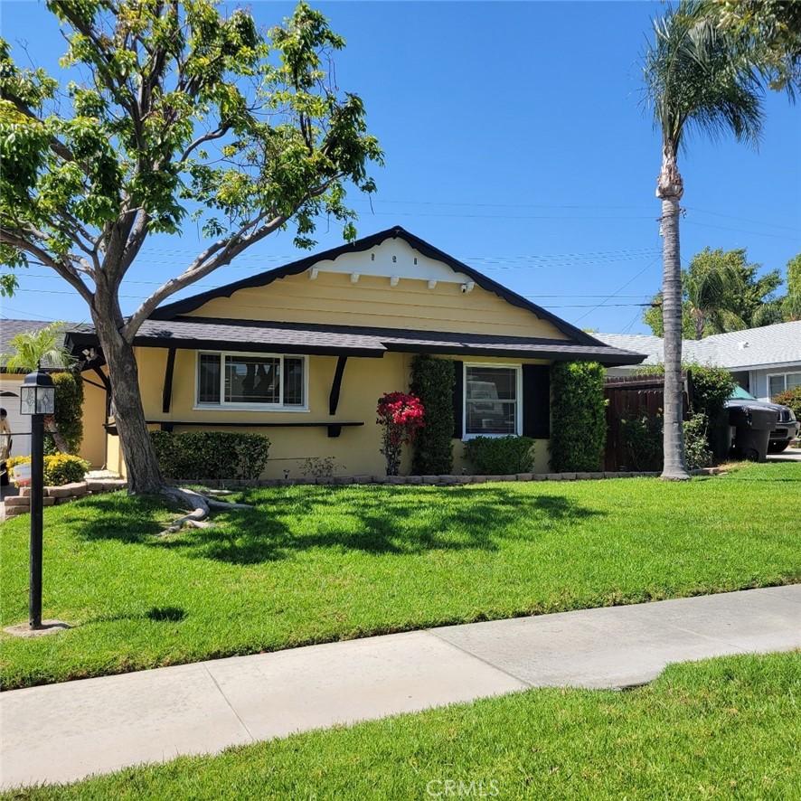 8529 Brunswick Ave, Riverside, CA 92504 - view of front facade featuring a front yard