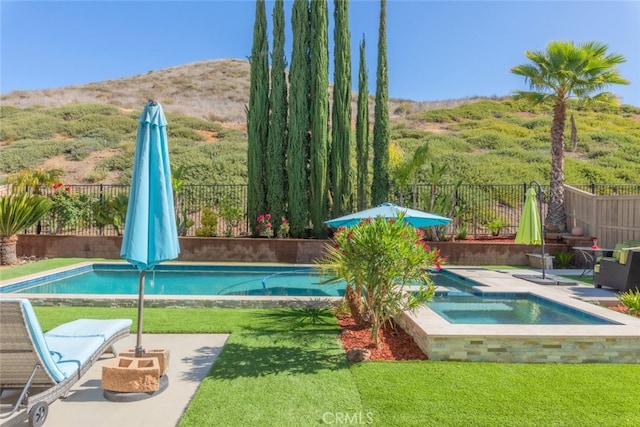 34130 Camelina St, Lake Elsinore, CA 92532 - view of swimming pool with a pool with connected hot tub