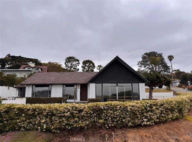 1641 Stratford Way, Del Mar, CA 92014 - view of front facade featuring fence