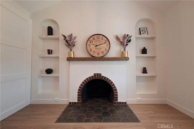3448 Ferncroft Rd, Los Angeles, CA 90039 - detailed view of built in shelves, wood finished floors, and baseboards