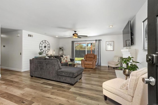 15576 Paseo Ajanta, San Diego, CA 92129 - living area with light wood-style flooring, ceiling fan, baseboards, and recessed lighting