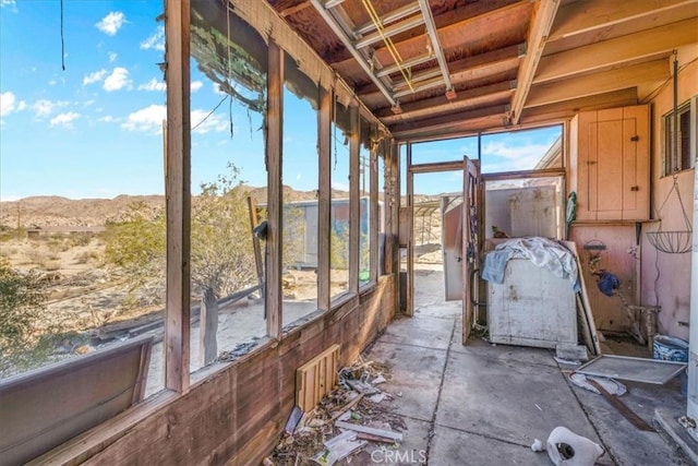 7037 Calapooya Way, Joshua Tree, CA 92252 - unfurnished sunroom featuring a mountain view