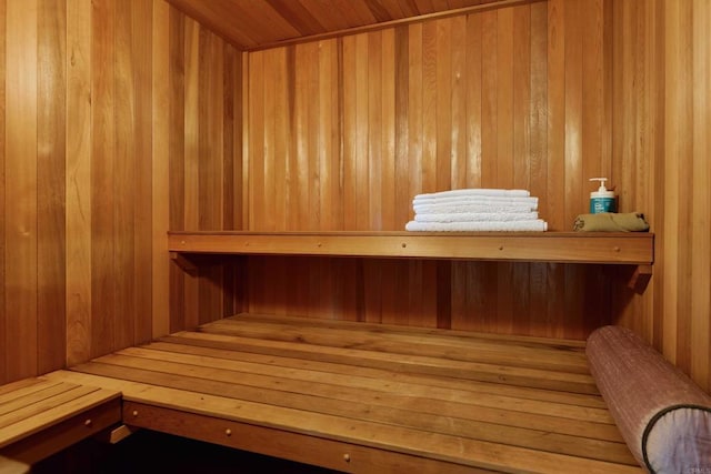 567 Gage Ln, San Diego, CA 92106 - sauna featuring wood walls