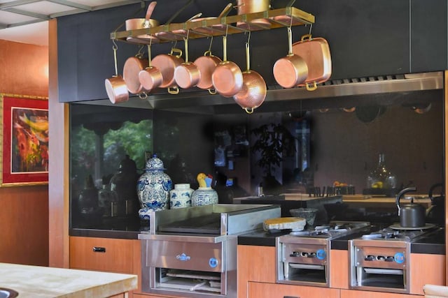 567 Gage Ln, San Diego, CA 92106 - view of indoor wet bar