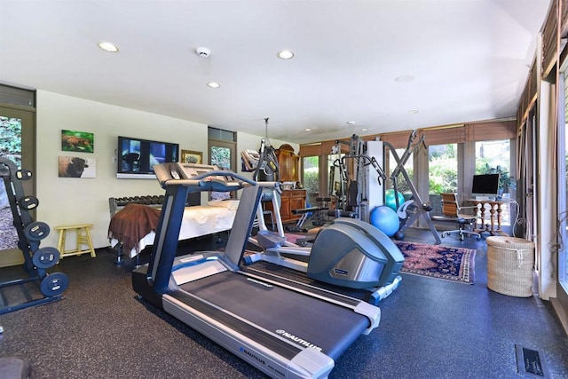 567 Gage Ln, San Diego, CA 92106 - gym featuring recessed lighting