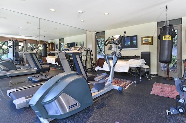 567 Gage Ln, San Diego, CA 92106 - workout area with recessed lighting