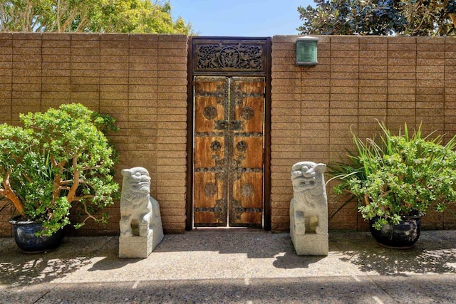 567 Gage Ln, San Diego, CA 92106 - view of gate