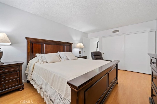 20815 Norwalk Blvd Unit 6, Lakewood, CA 90715 - bedroom featuring light wood-type flooring, a closet, and a textured ceiling
