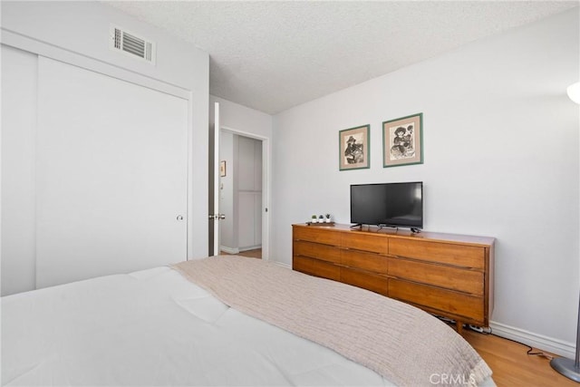 20815 Norwalk Blvd Unit 6, Lakewood, CA 90715 - bedroom with wood finished floors, a textured ceiling, a closet, and baseboards