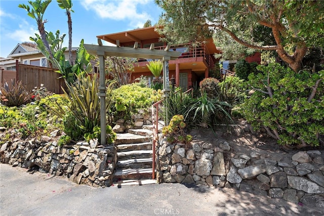 28751 Top Of The World Dr, Laguna Beach, CA 92651 - view of yard with fence