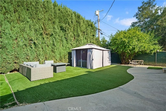 6916 Claire Ave, Reseda, CA 91335 - view of yard with a patio area and an outdoor hangout area