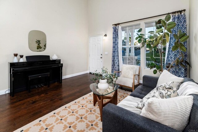 3362 Edgeview, San Marcos, CA 92078 - living area with wood finished floors, baseboards, and a high ceiling
